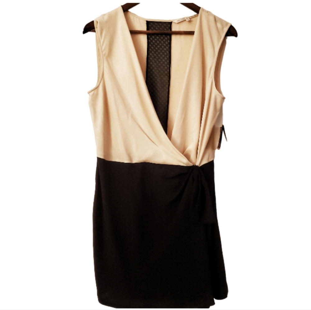 Rachel Rachel Roy sleeveless Ivory Black V neck Shorts Romper 10 NWT